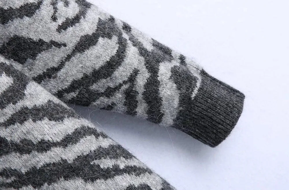 ANIMAL JACQUARD KNIT HOODIE