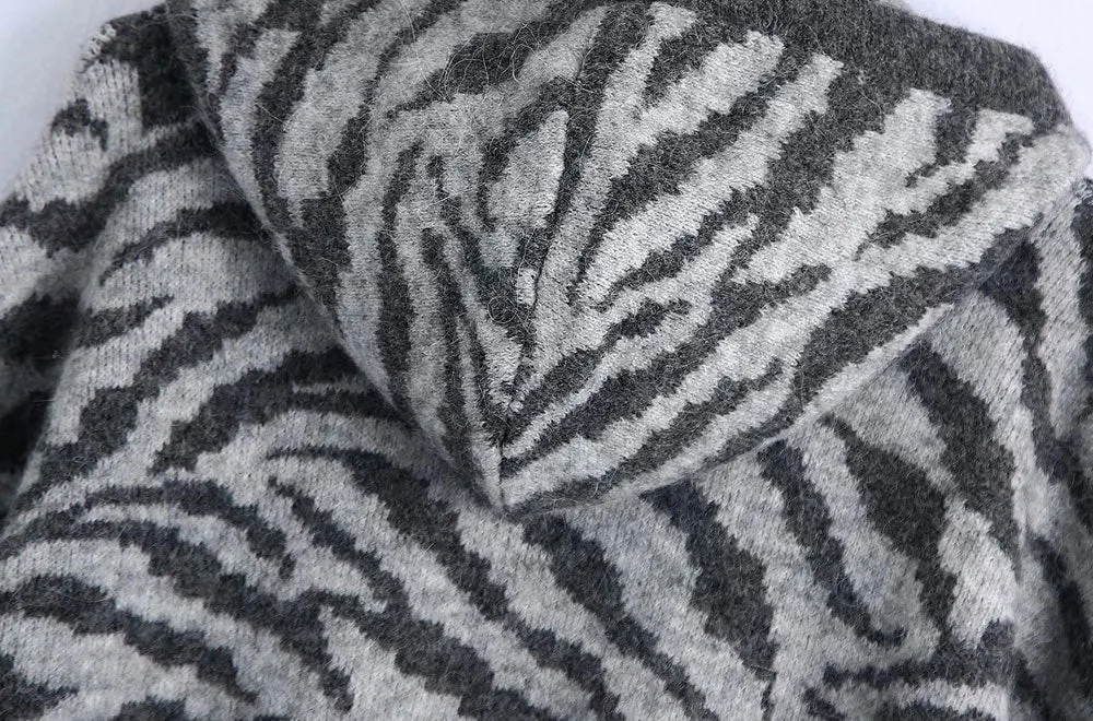 ANIMAL JACQUARD KNIT HOODIE
