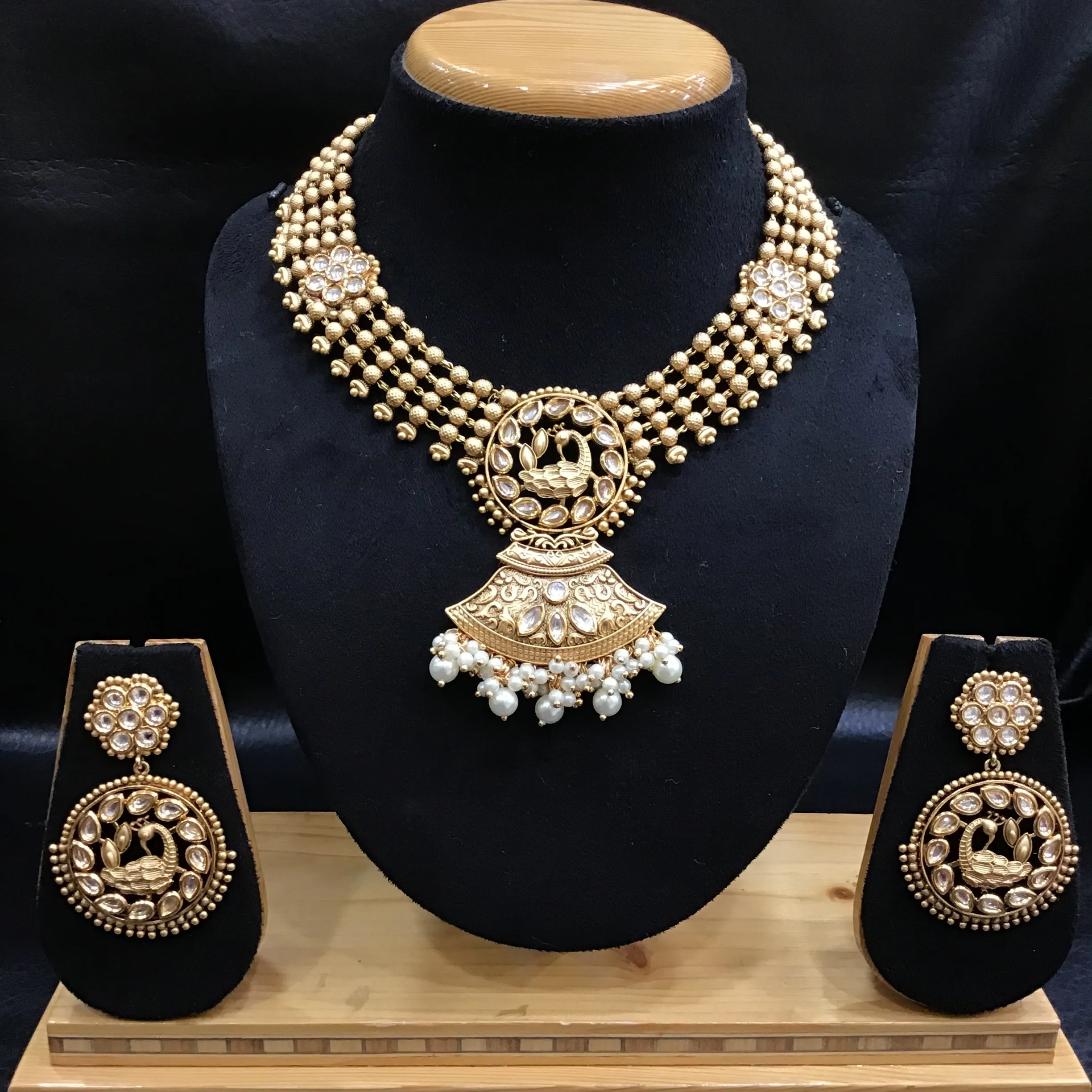 Round Neck Kundan Necklace 4256-68