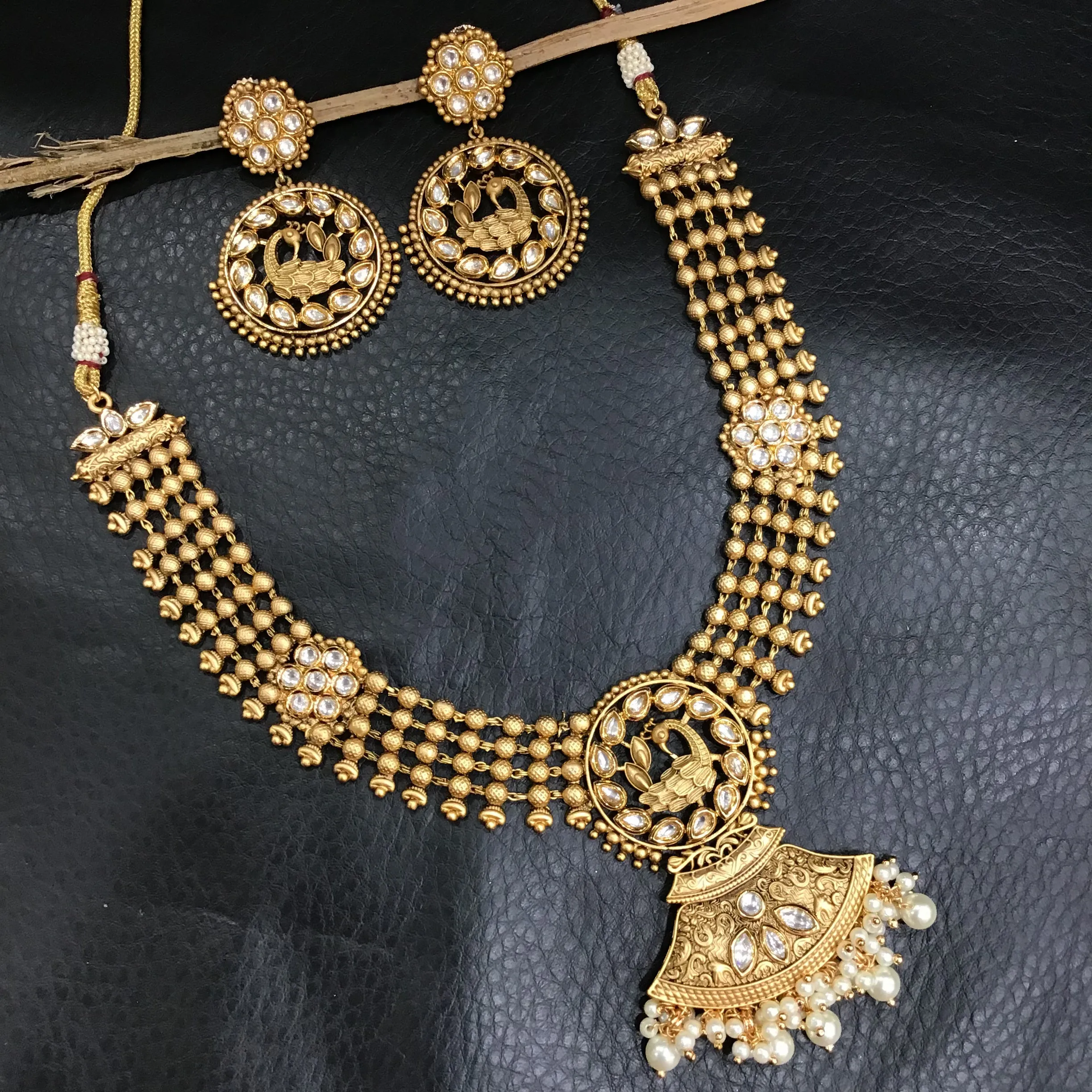Round Neck Kundan Necklace 4256-68