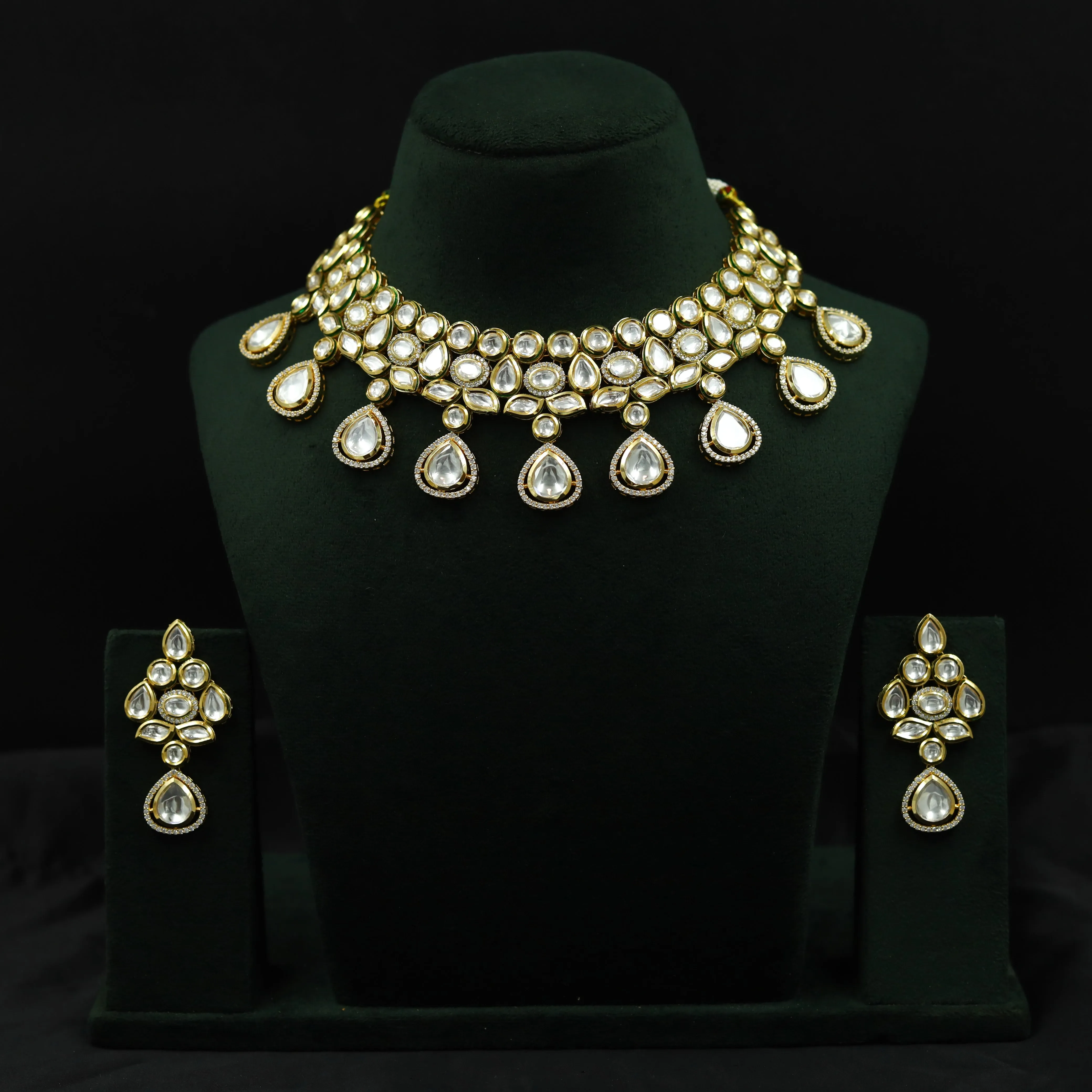 Round Neck Kundan Necklace Set 13044-34
