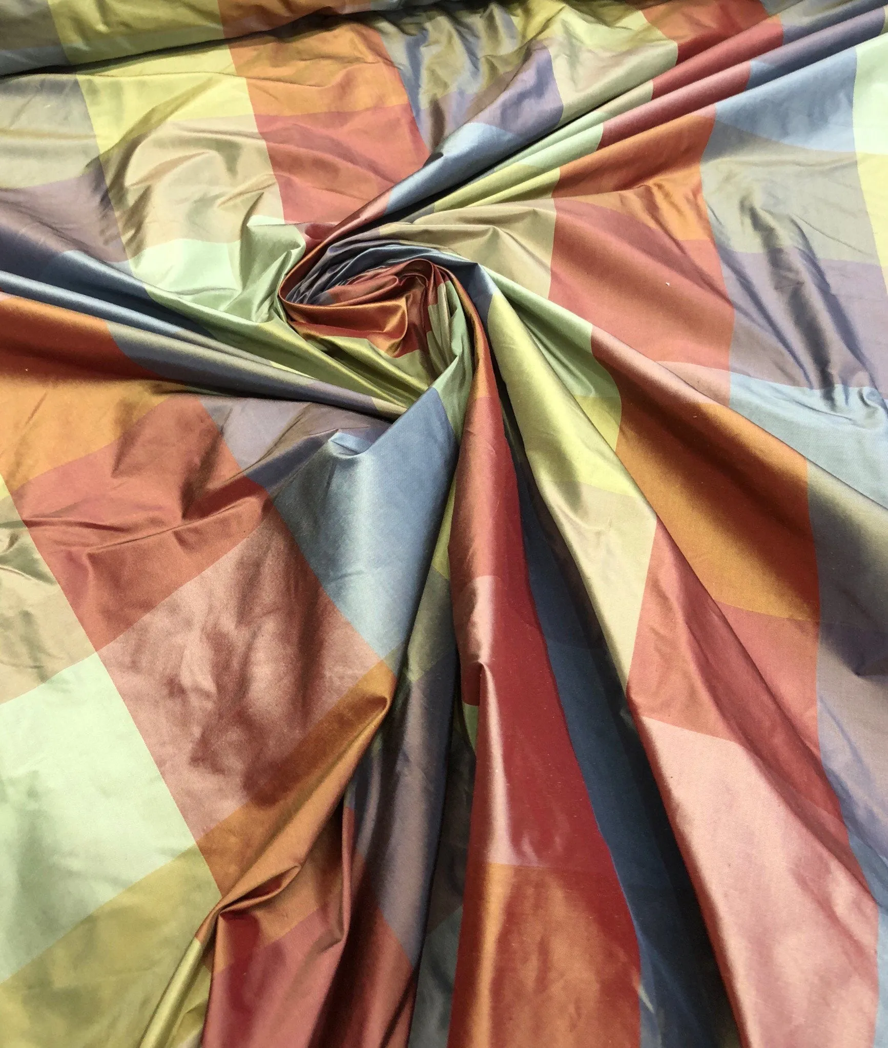 Silk taffeta plads 54&quot; wide        Sold by the yard